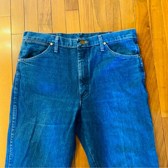 ⭐️ WRANGLER Men’s Vintage Logo Patch Jeans - Picture 3 of 6